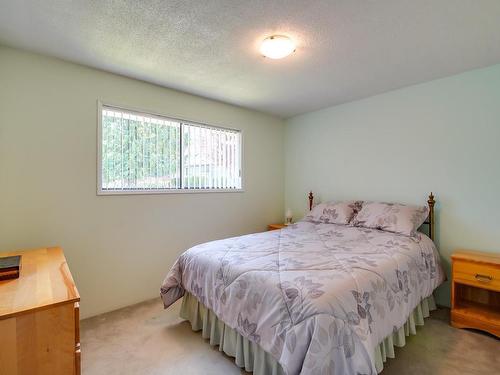 112 Crescent Rd West, Qualicum Beach, BC - Indoor Photo Showing Bedroom