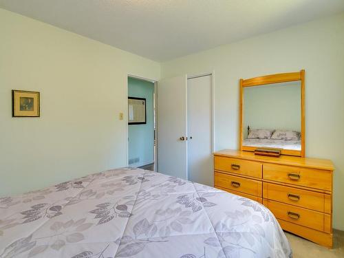 112 Crescent Rd West, Qualicum Beach, BC - Indoor Photo Showing Bedroom