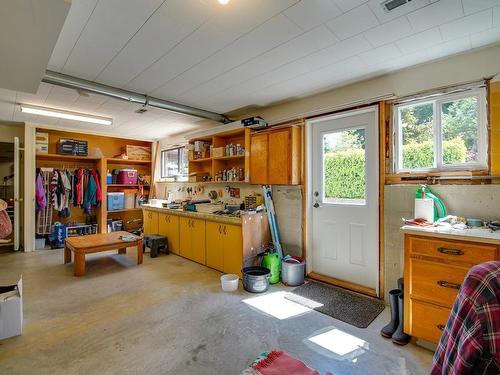 112 Crescent Rd West, Qualicum Beach, BC - Indoor Photo Showing Other Room