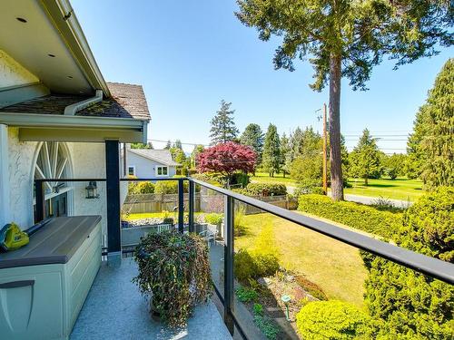 112 Crescent Rd West, Qualicum Beach, BC - Outdoor