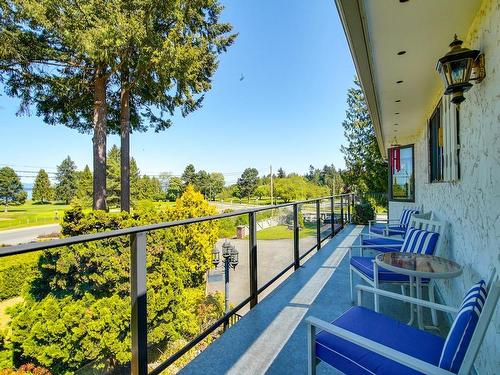 112 Crescent Rd West, Qualicum Beach, BC - Outdoor