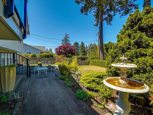 112 Crescent Rd West, Qualicum Beach, BC - Outdoor