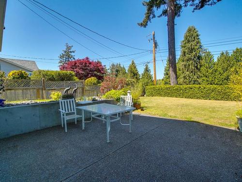 112 Crescent Rd West, Qualicum Beach, BC - Outdoor With Backyard