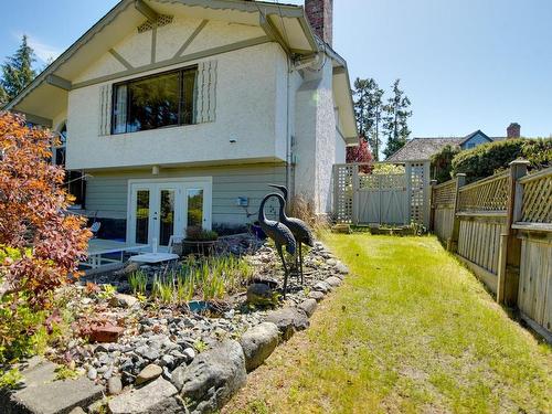 112 Crescent Rd West, Qualicum Beach, BC - Outdoor