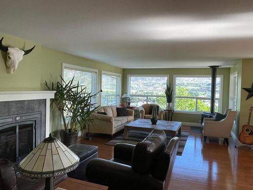 1491 Pine Cres, Kamloops, BC - Indoor Photo Showing Living Room With Fireplace