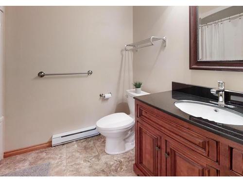5812 Beech Road, Merritt, BC - Indoor Photo Showing Bathroom