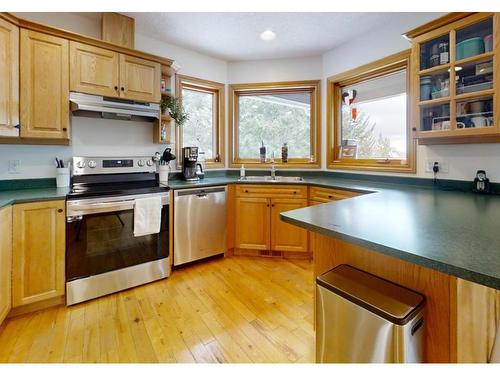5812 Beech Road, Merritt, BC - Indoor Photo Showing Kitchen
