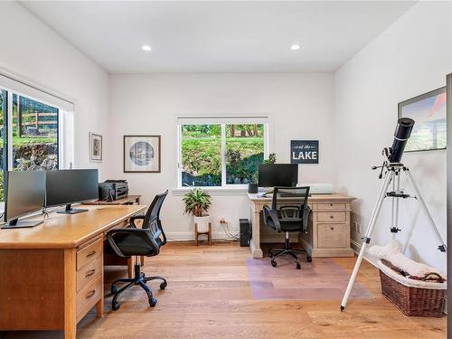 3245 Pinder Pl, Cobble Hill, BC - Indoor Photo Showing Office