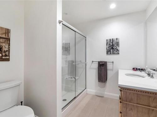 3245 Pinder Pl, Cobble Hill, BC - Indoor Photo Showing Bathroom