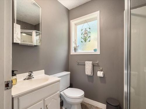 309 Roland Rd, Ladysmith, BC - Indoor Photo Showing Bathroom