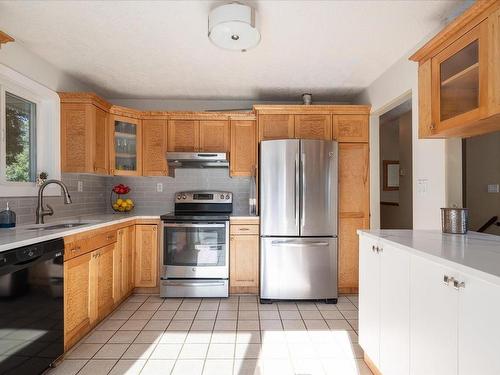 309 Roland Rd, Ladysmith, BC - Indoor Photo Showing Kitchen