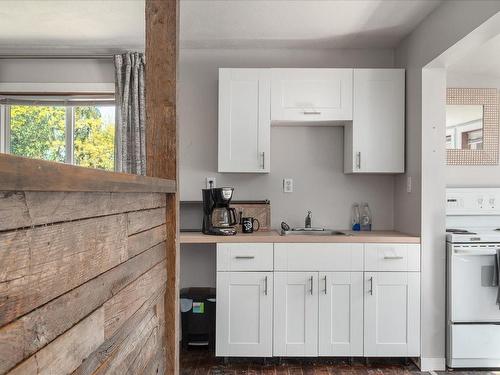 309 Roland Rd, Ladysmith, BC - Indoor Photo Showing Kitchen