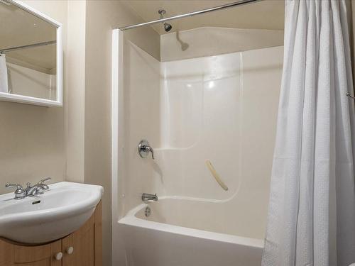 309 Roland Rd, Ladysmith, BC - Indoor Photo Showing Bathroom