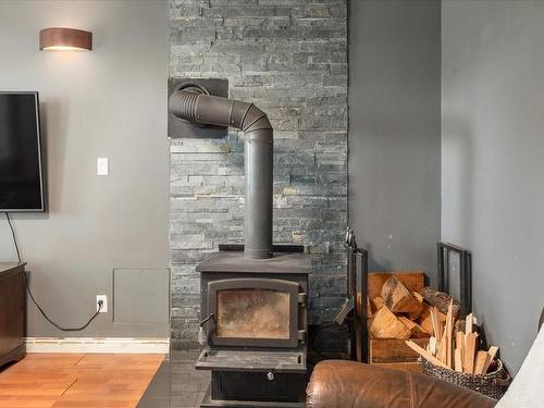 309 Roland Rd, Ladysmith, BC - Indoor With Fireplace