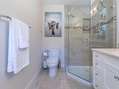 409 Walker Ave, Ladysmith, BC - Indoor Photo Showing Bathroom
