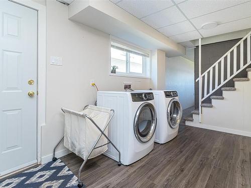 409 Walker Ave, Ladysmith, BC - Indoor Photo Showing Laundry Room