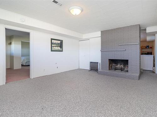 409 Walker Ave, Ladysmith, BC - Indoor With Fireplace