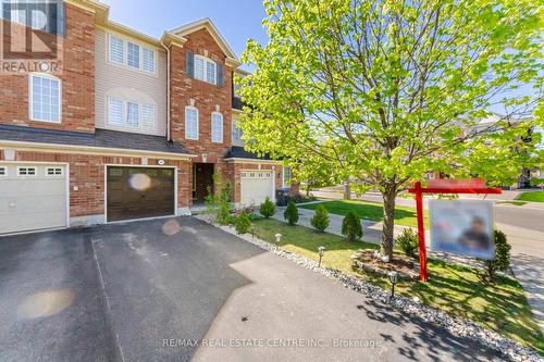 101 Decker Hollow Circle, Brampton, ON - Outdoor With Facade