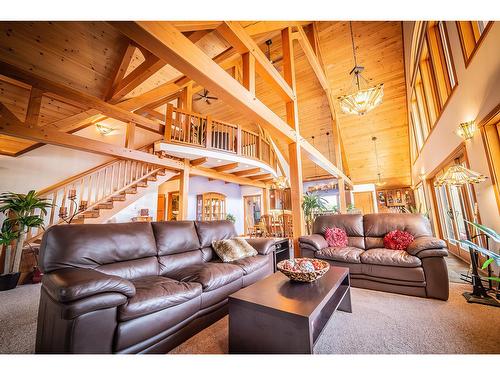 7924 Balfour Wharf Road, Nelson, BC - Indoor Photo Showing Living Room