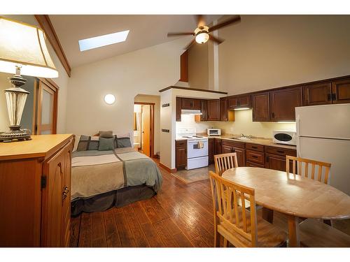 7924 Balfour Wharf Road, Nelson, BC - Indoor Photo Showing Kitchen