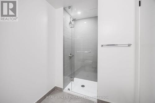 3212 - 319 Jarvis Street, Toronto, ON - Indoor Photo Showing Bathroom