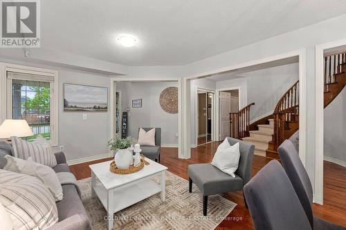 123 Southfield Avenue, Clarington, ON - Indoor Photo Showing Living Room