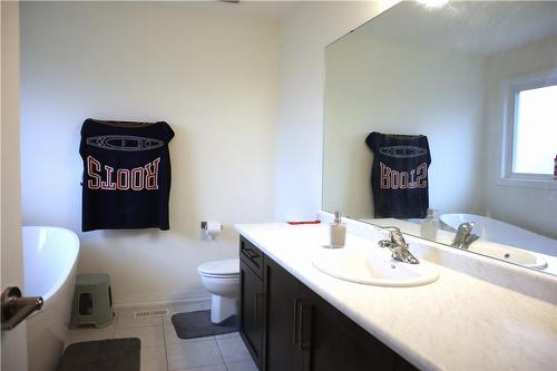 4256 Shuttleworth Drive, Niagara Falls, ON - Indoor Photo Showing Bathroom