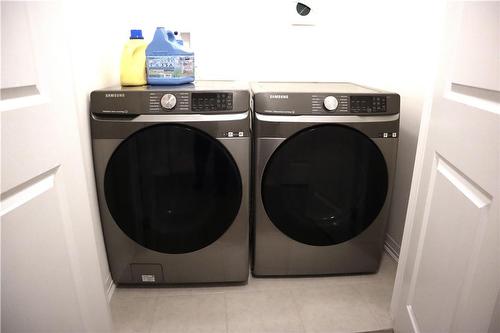 4256 Shuttleworth Drive, Niagara Falls, ON - Indoor Photo Showing Laundry Room