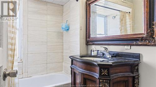 516 Dougall Avenue, Windsor, ON - Indoor Photo Showing Bathroom