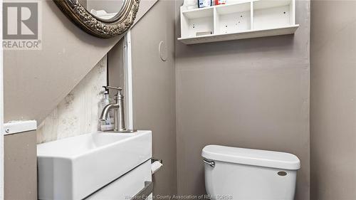 516 Dougall Avenue, Windsor, ON - Indoor Photo Showing Bathroom