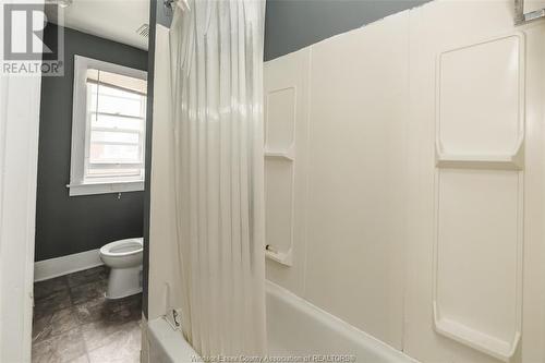 1285 Dufferin Place, Windsor, ON - Indoor Photo Showing Bathroom