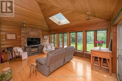 2317 Lakeshore Road, Burlington (Brant), ON - Indoor Photo Showing Living Room