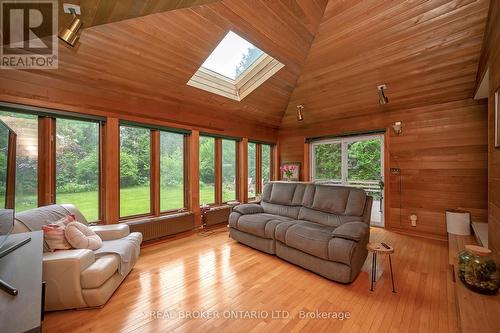 2317 Lakeshore Road, Burlington, ON - Indoor Photo Showing Living Room