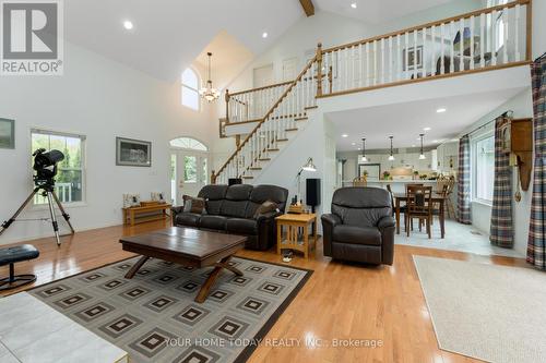 8906 Wellington Road 50, Erin, ON - Indoor Photo Showing Living Room