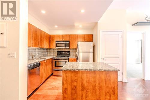 1206 - 200 Besserer Street, Lower Town - Sandy Hill (4003 - Sandy Hill), ON - Indoor Photo Showing Kitchen With Stainless Steel Kitchen