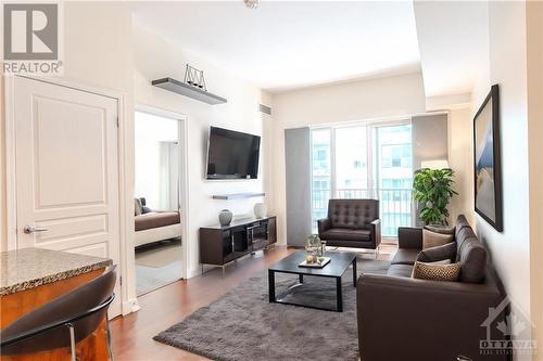 1206 - 200 Besserer Street, Lower Town - Sandy Hill (4003 - Sandy Hill), ON - Indoor Photo Showing Living Room