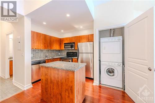 1206 - 200 Besserer Street, Lower Town - Sandy Hill (4003 - Sandy Hill), ON - Indoor Photo Showing Laundry Room