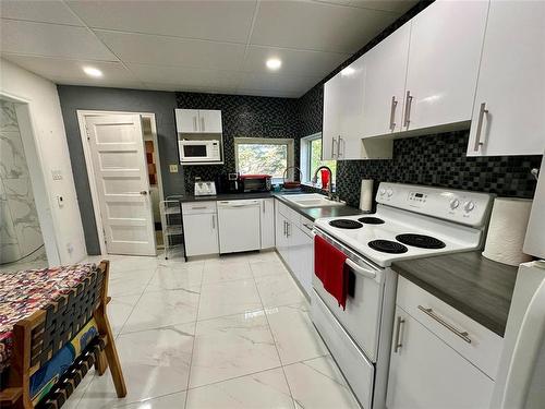 57 Sunset Drive, Ditch Lake, MB - Indoor Photo Showing Kitchen