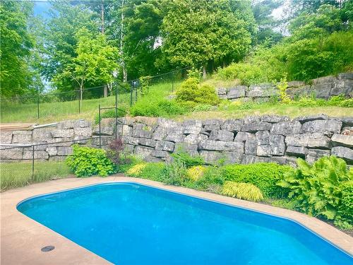 640 Governors Road, Dundas, ON - Outdoor With In Ground Pool With Backyard