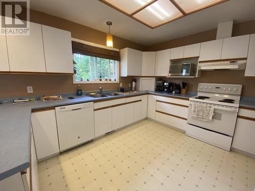 3657 Balsam Avenue, Terrace, BC - Indoor Photo Showing Kitchen With Double Sink