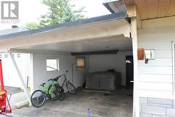 Carport. - 