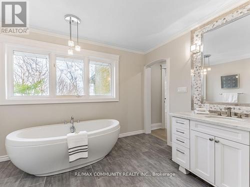 95 Hill Crescent, Toronto (Scarborough Village), ON - Indoor Photo Showing Bathroom