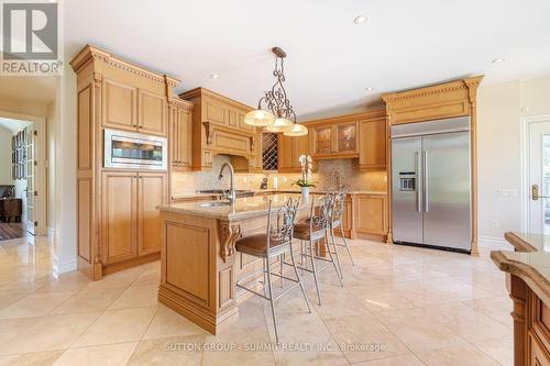 6634 Carriage Trail, Burlington, ON - Indoor Photo Showing Kitchen