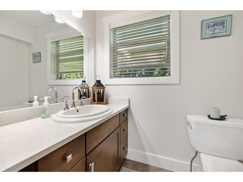 1371 37Th Street, Castlegar, BC - Indoor Photo Showing Bathroom