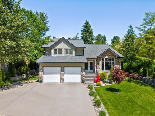 1371 37Th Street, Castlegar, BC - Outdoor With Facade