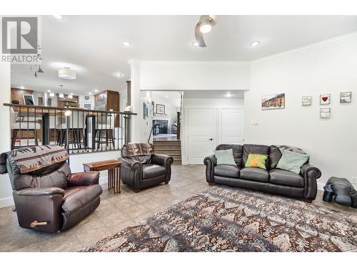 1371 37Th Street, Castlegar, BC - Indoor Photo Showing Living Room