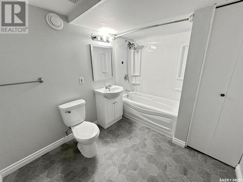 4660 Price Avenue, Gull Lake, SK - Indoor Photo Showing Bathroom