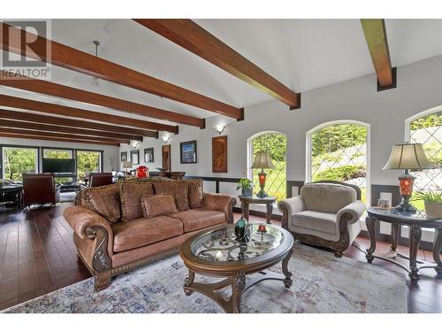 5121 Ivy Road, Eagle Bay, BC - Indoor Photo Showing Living Room