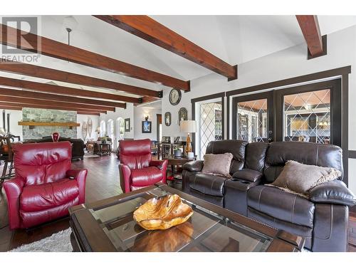 5121 Ivy Road, Eagle Bay, BC - Indoor Photo Showing Living Room