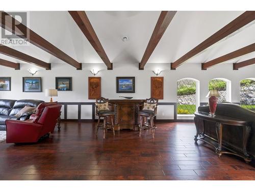 5121 Ivy Road, Eagle Bay, BC - Indoor Photo Showing Living Room